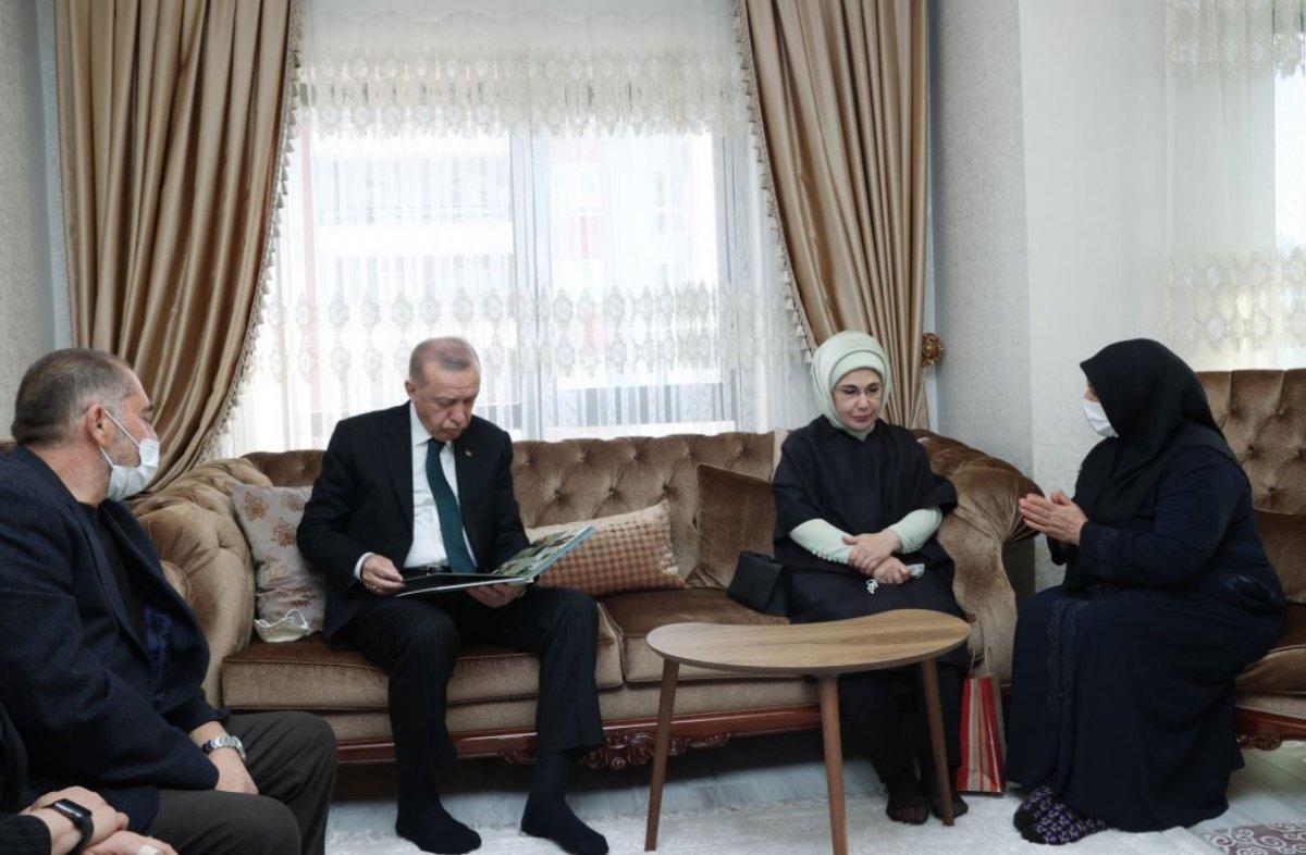 Cumhurbaşkanı Erdoğan Başak Cengiz'in ailesinin evine gitti