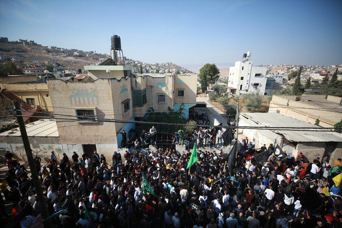 İsrail güçleri tarafından vurulan Filistinli genç, toprağa verildi