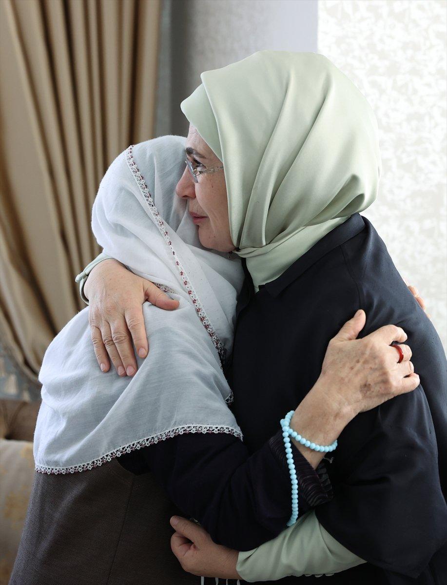 Cumhurbaşkanı Erdoğan Başak Cengiz'in ailesinin evine gitti