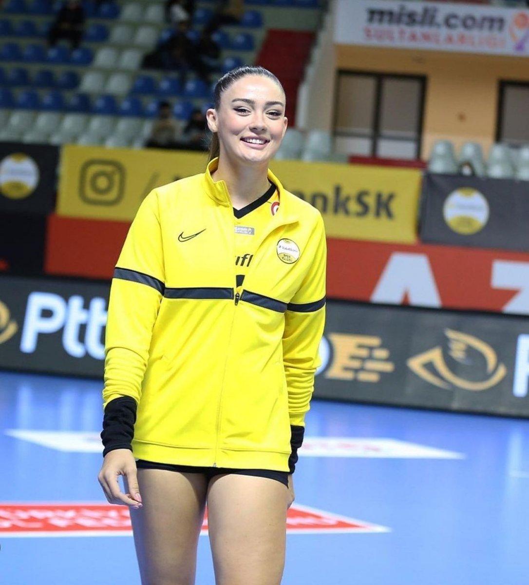 Zehra Güneş'in derili kombini dikkat çekti