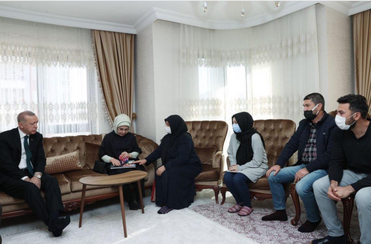 Cumhurbaşkanı Erdoğan Başak Cengiz'in ailesinin evine gitti