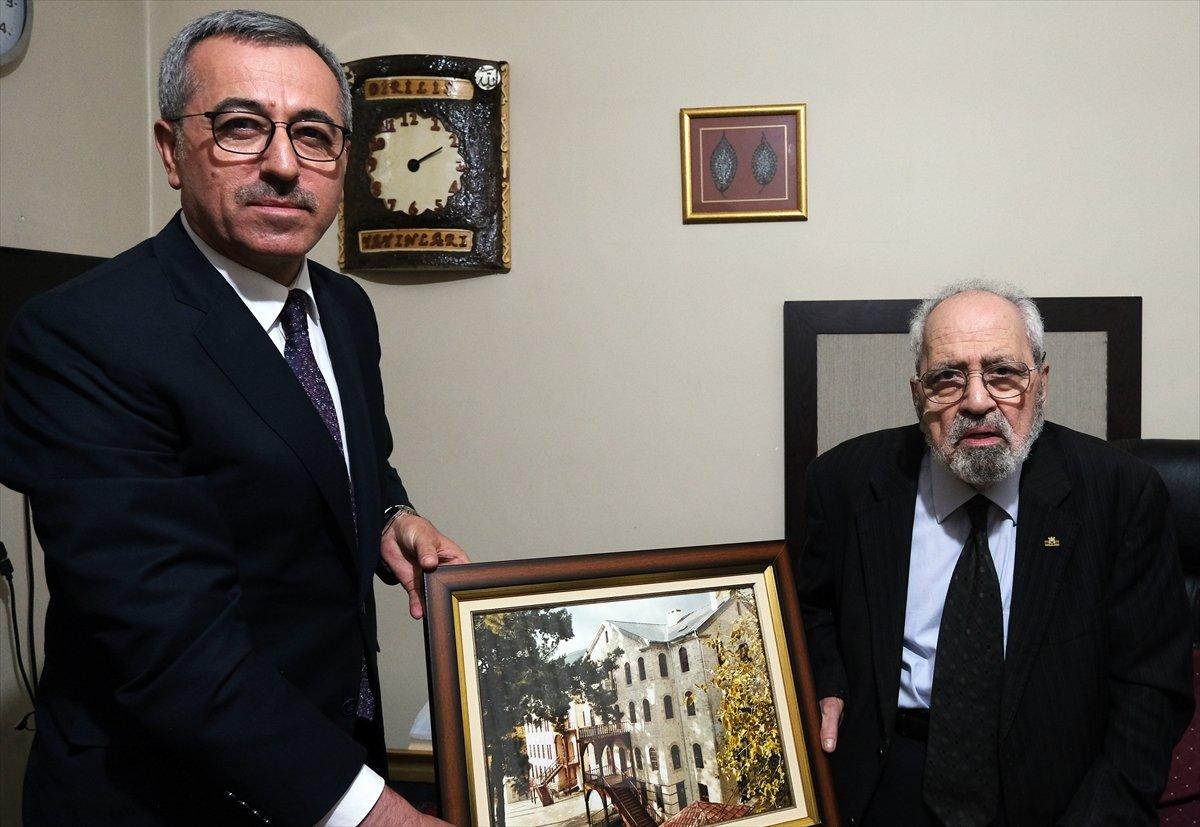 Sezai Karakoç hayatını kaybetti