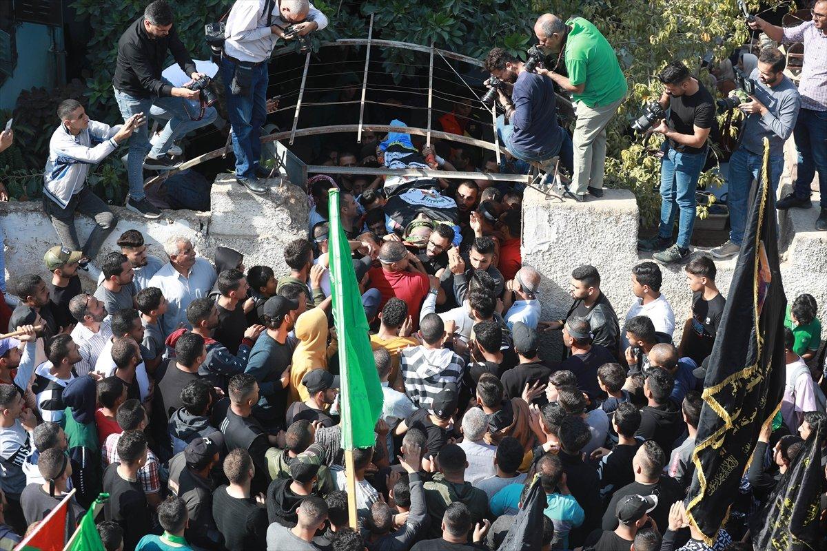 İsrail güçleri tarafından vurulan Filistinli genç, toprağa verildi