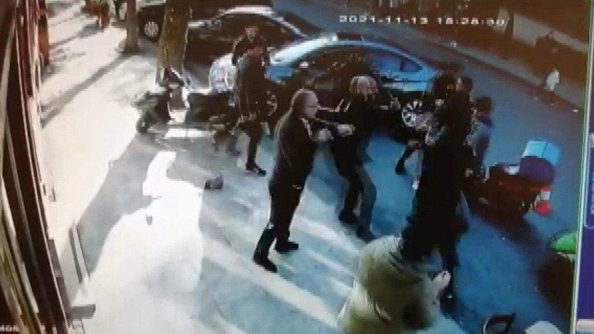 Kadıköy’de döner bıçaklı park yeri kavgası kamerada