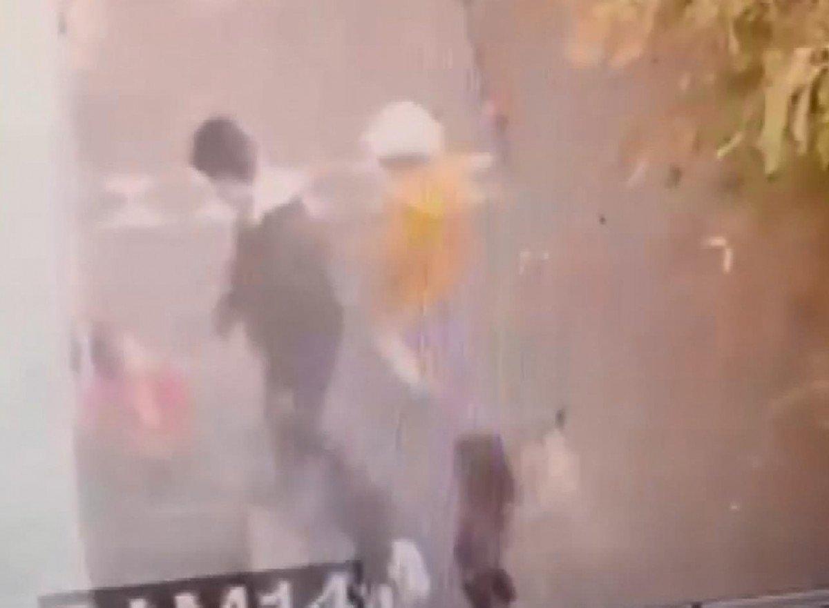 Sultangazi’de, sokakta oynayan kız çocuğuna taciz kamerada