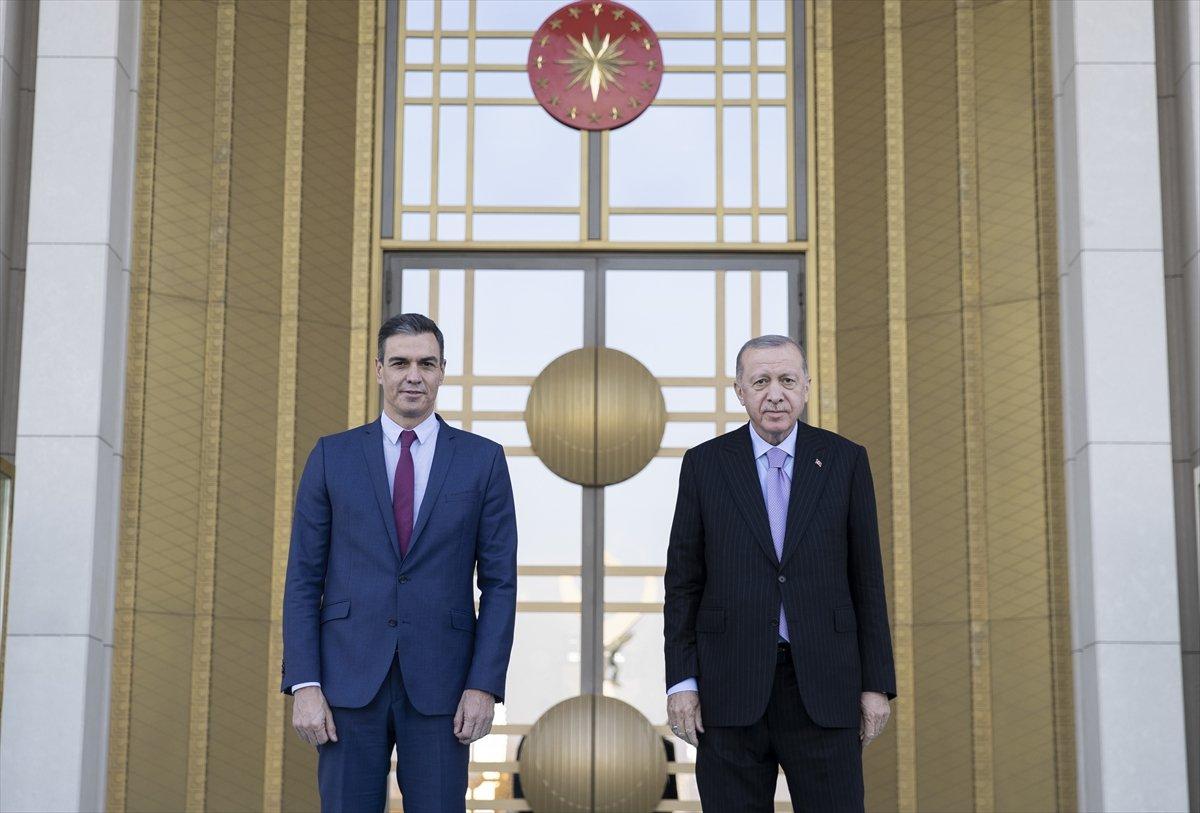 Cumhurbaşkanı Erdoğan, Pedro Sanchez'i resmi törenle karşıladı
