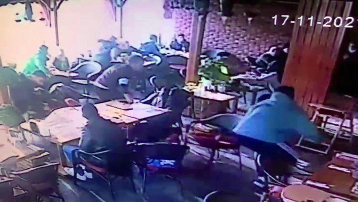 Depremde korkudan bayılan kadın kameraya böyle yansıdı