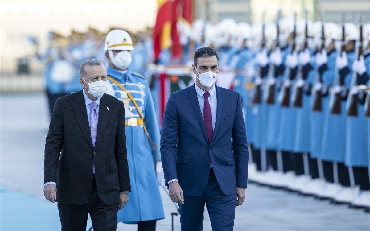 Cumhurbaşkanı Erdoğan, Pedro Sanchez'i resmi törenle karşıladı