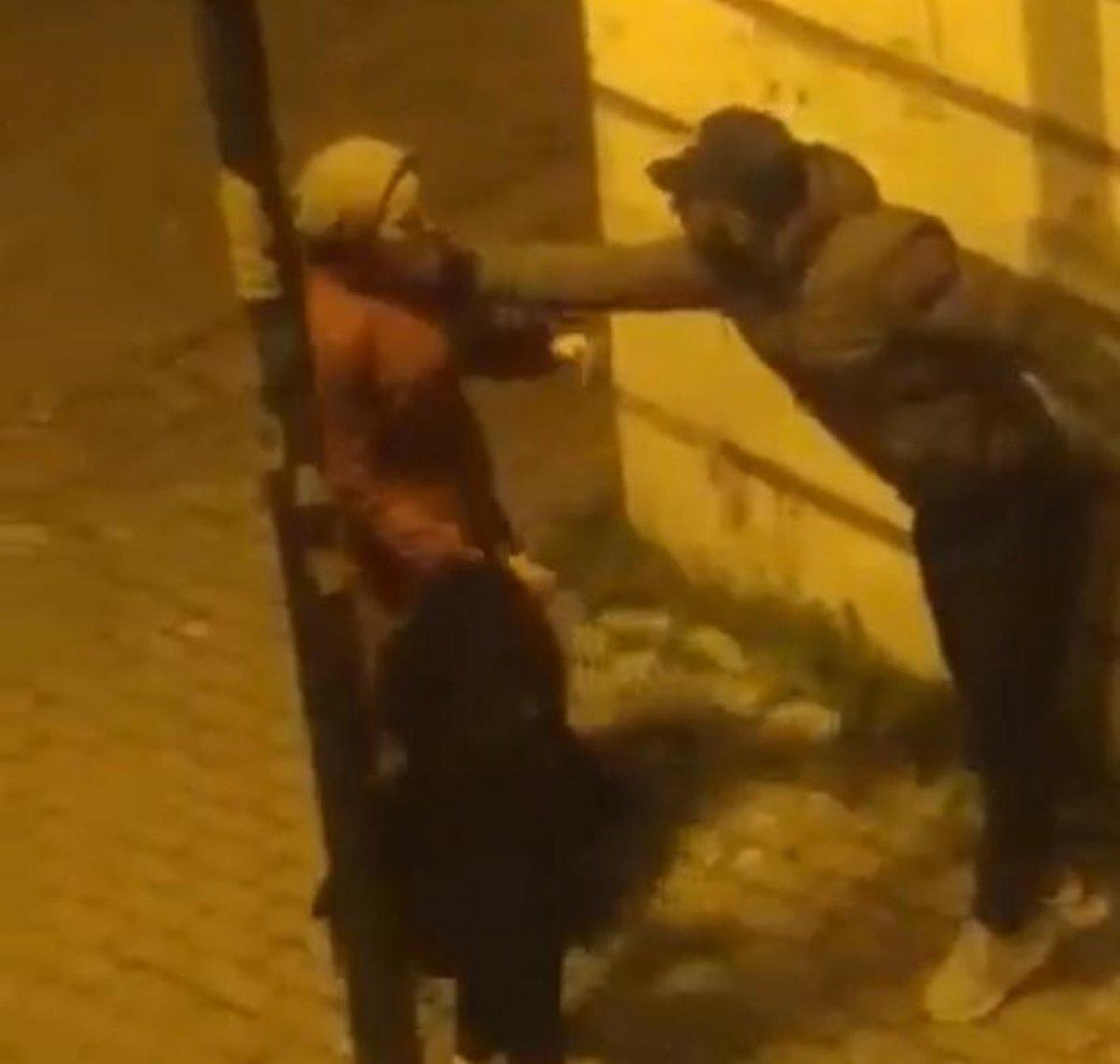 Zeytinburnu'nda kadına şiddet: Eşini yol ortasında dövdü