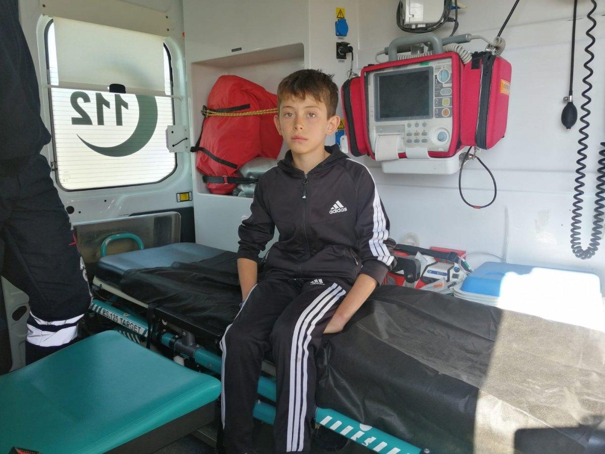 Erzincan'da çocuğun kullandığı otomobil şarampole devrildi