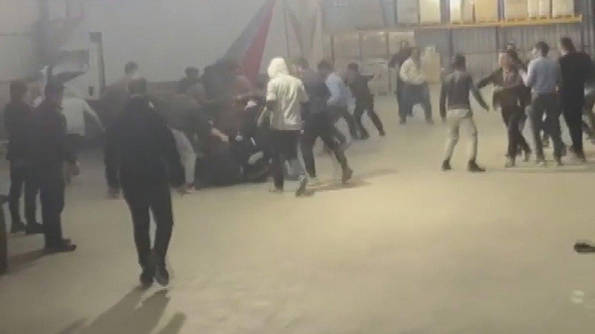 Esenler'de Türkmenistanlılar ile Afganistanlılar birbirine girdi