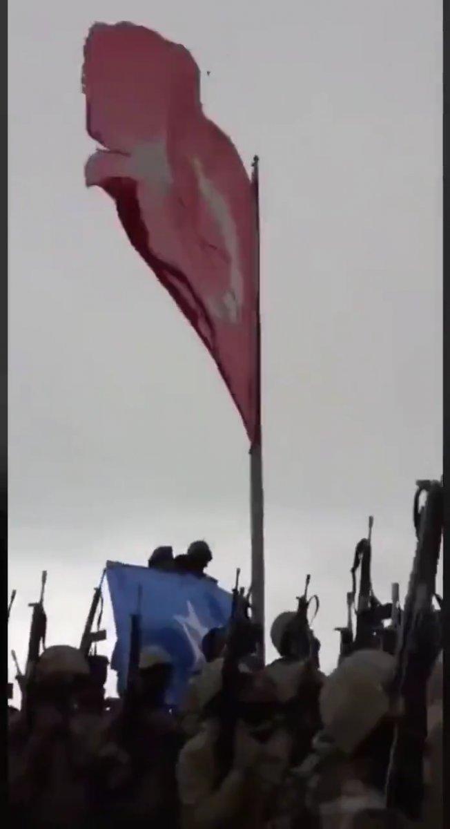 Isparta’da eğitim gören Somali askerlerinden komando marşı