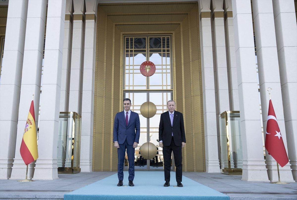 Cumhurbaşkanı Erdoğan, Pedro Sanchez'i resmi törenle karşıladı