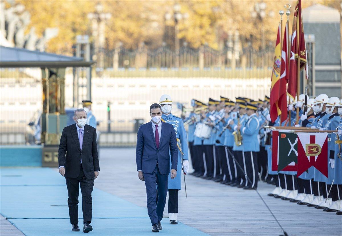 Cumhurbaşkanı Erdoğan, Pedro Sanchez'i resmi törenle karşıladı