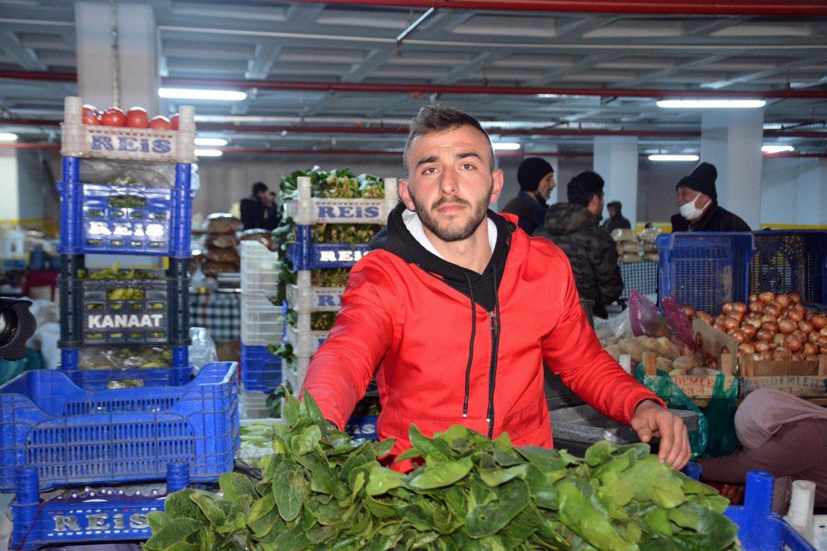 Gümüşhane'de pazarcılar, zehirlenme sonrası ıspanak satışından şikayetçi