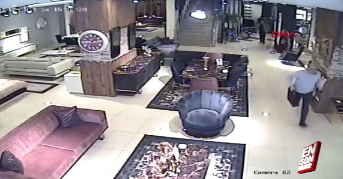 Düzce'de deprem anı kameraya yansıdı