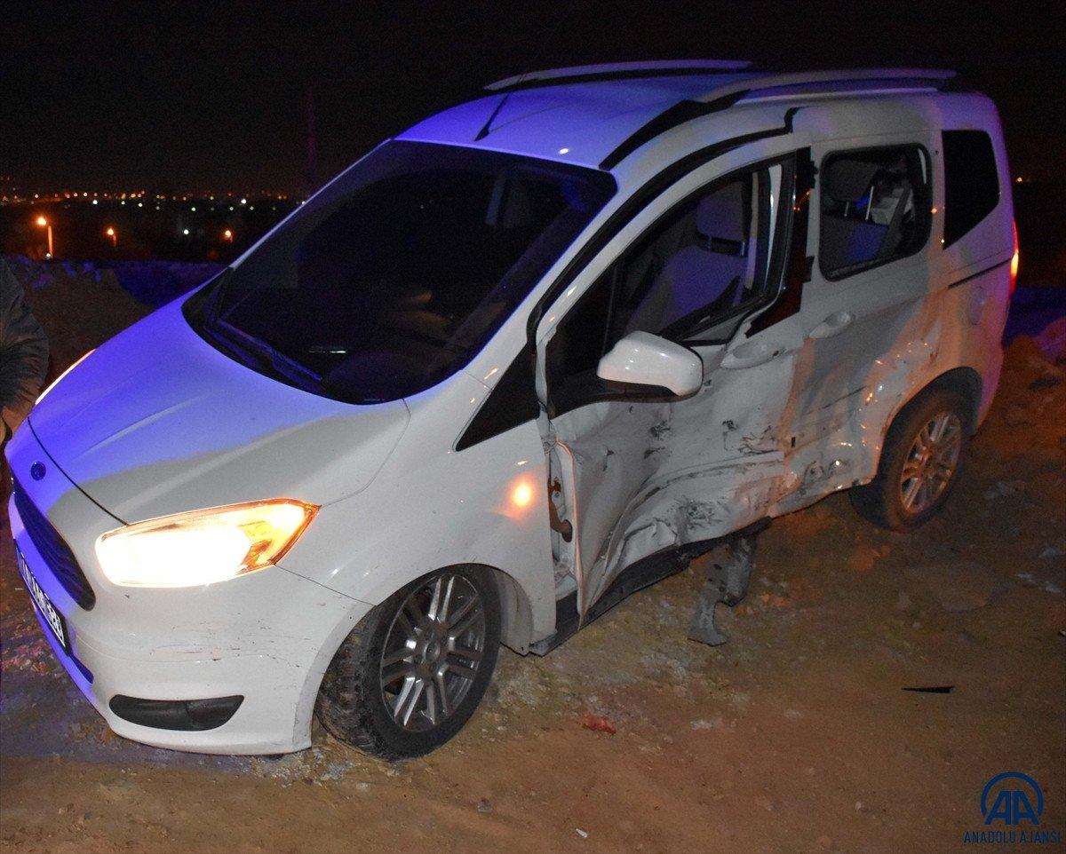 Kırıkkale'de korkunç kaza: 2'si polis, 3 kişi yaralandı