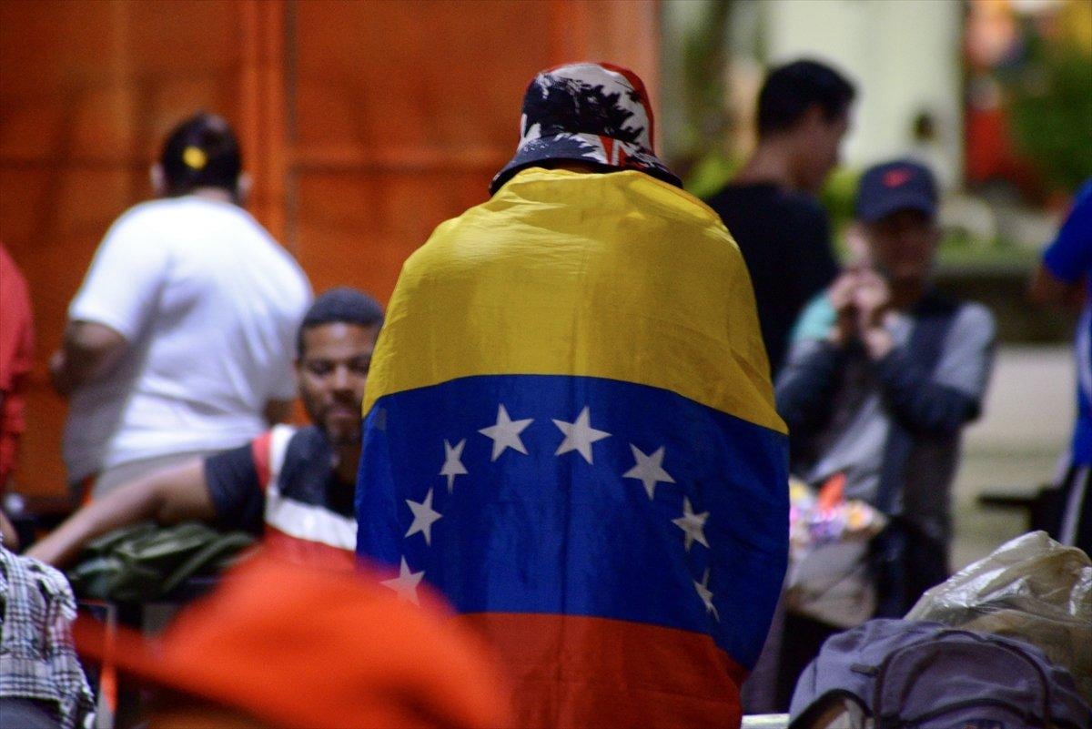 ABD'ye göç etmek isteyen Meksikalılar, sınırda bekliyor