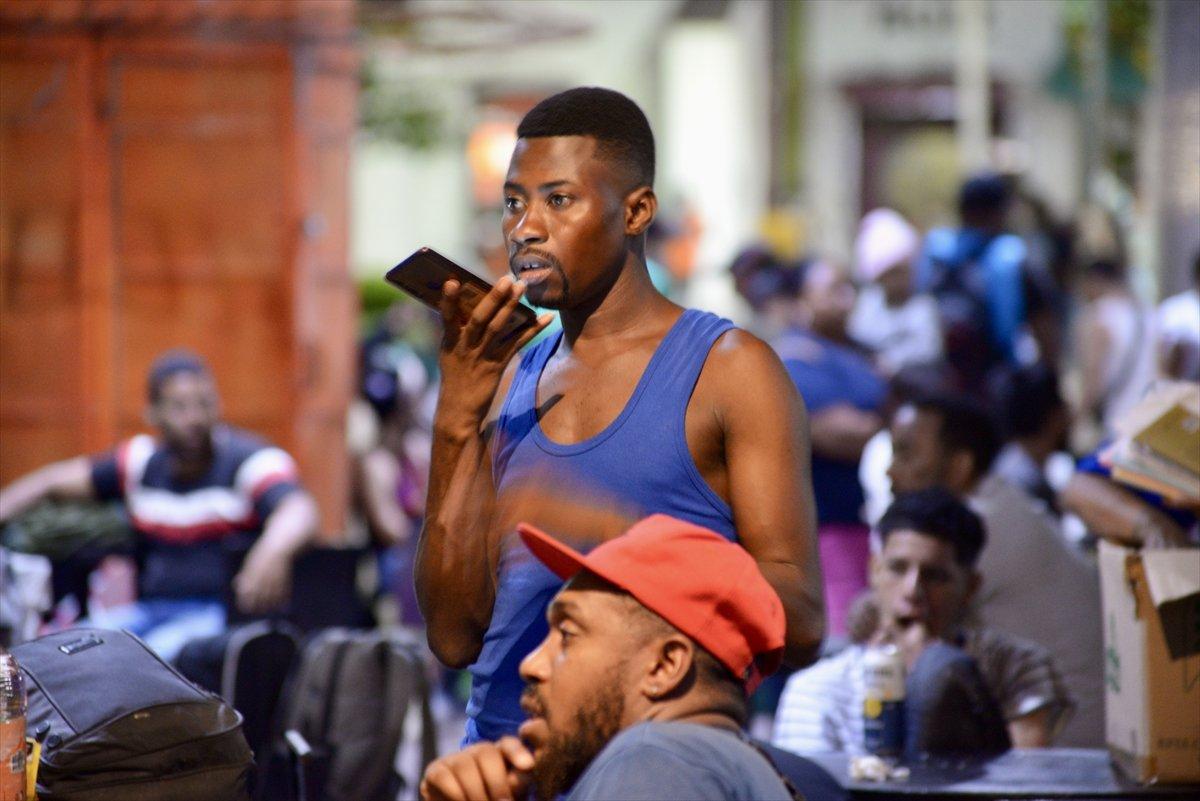 ABD'ye göç etmek isteyen Meksikalılar, sınırda bekliyor