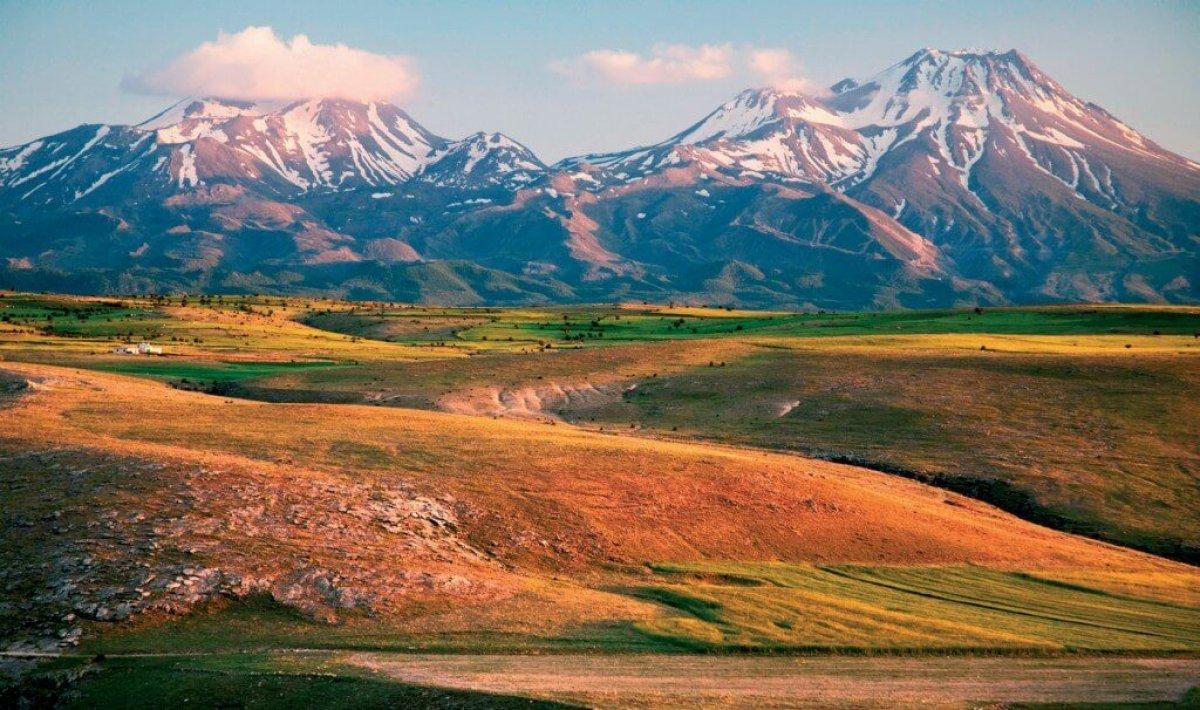 Türkiye’nin 2. büyük volkanik dağı: Hasan Dağı nerede, hangi ilde?