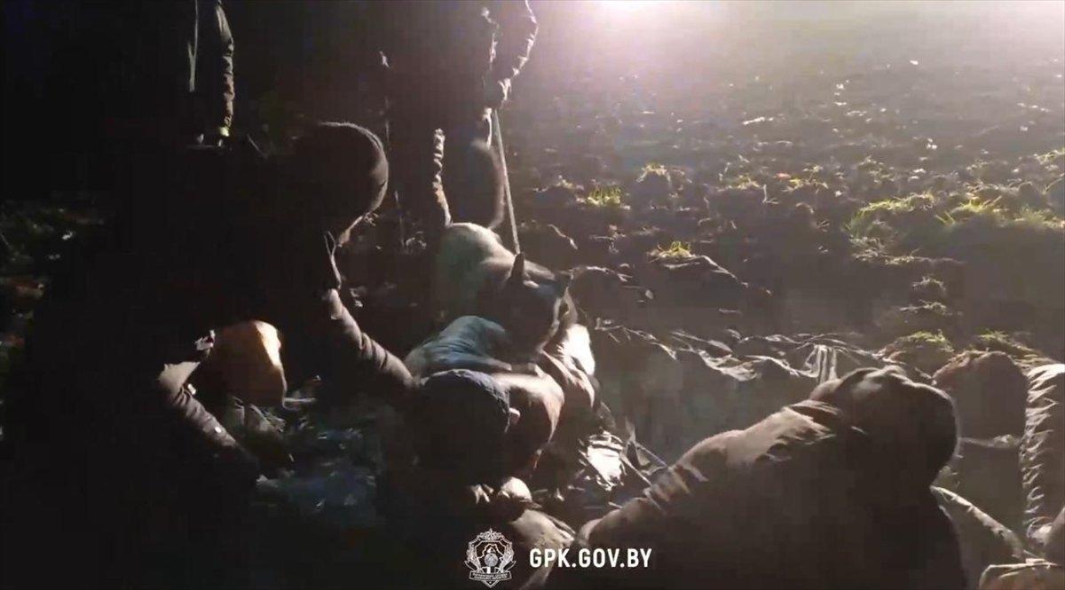 Belarus-Litvanya sınırındaki göçmenlere köpekle müdahale ediliyor