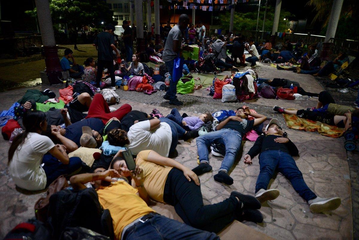 ABD'ye göç etmek isteyen Meksikalılar, sınırda bekliyor
