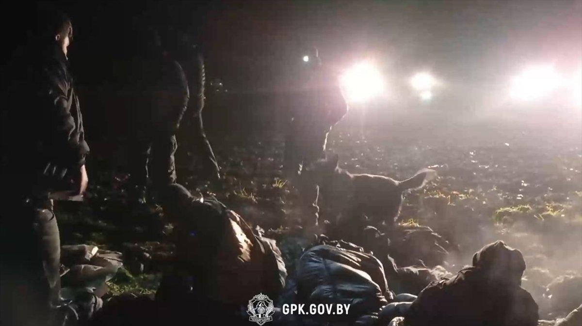 Belarus-Litvanya sınırındaki göçmenlere köpekle müdahale ediliyor