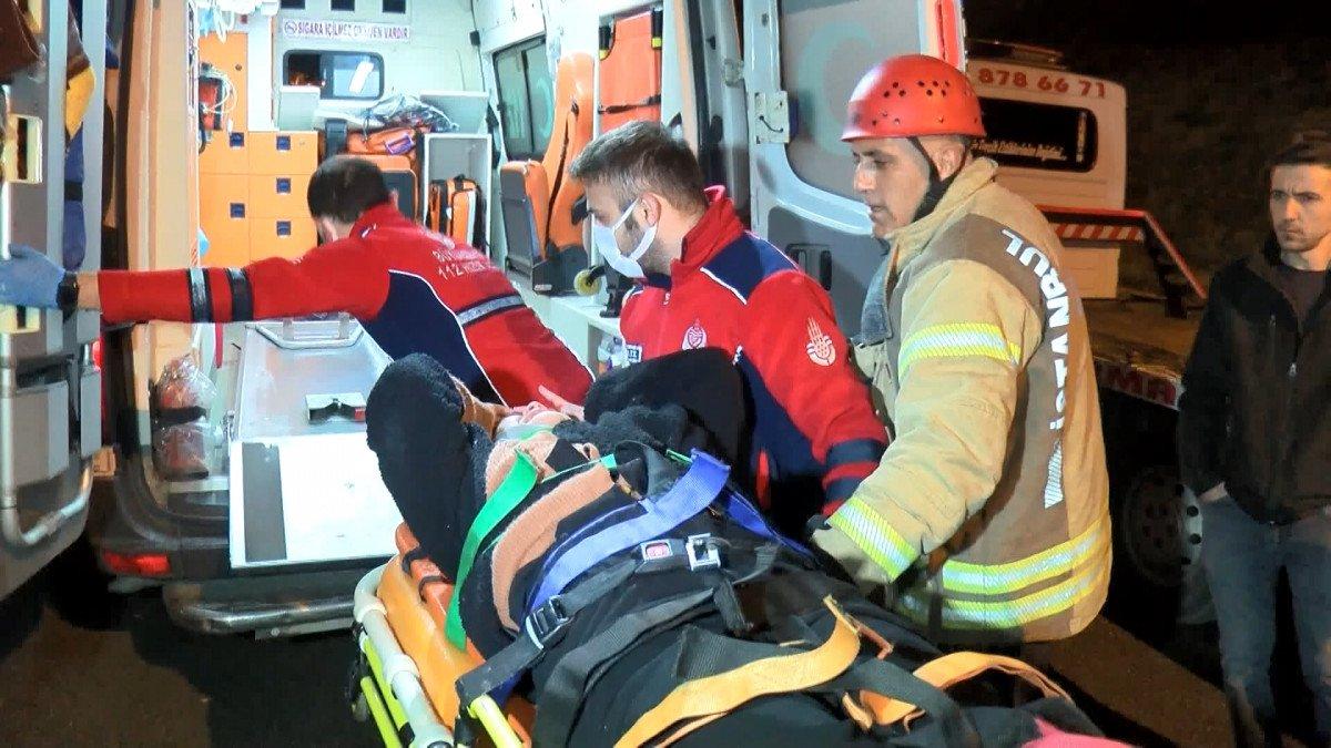 Pendik'te devrilen otomobilden anne ve kızı yaralı olarak kurtuldu