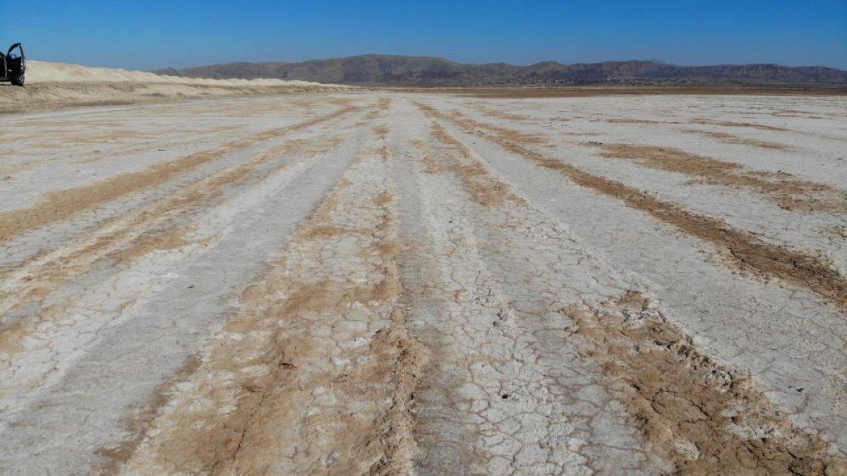 Tuz Gölü havzasında kuraklık etkisini göstermeye başladı