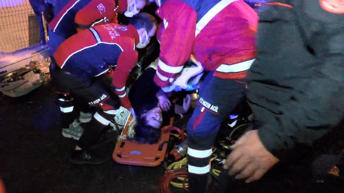 Pendik'te devrilen otomobilden anne ve kızı yaralı olarak kurtuldu