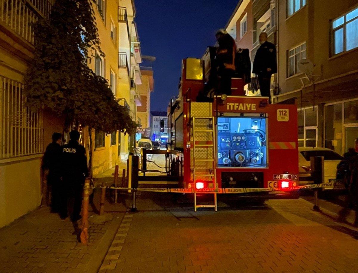 Malatya'da bir kişi, boşanma aşamasındaki eşinin evini silahla bastı
