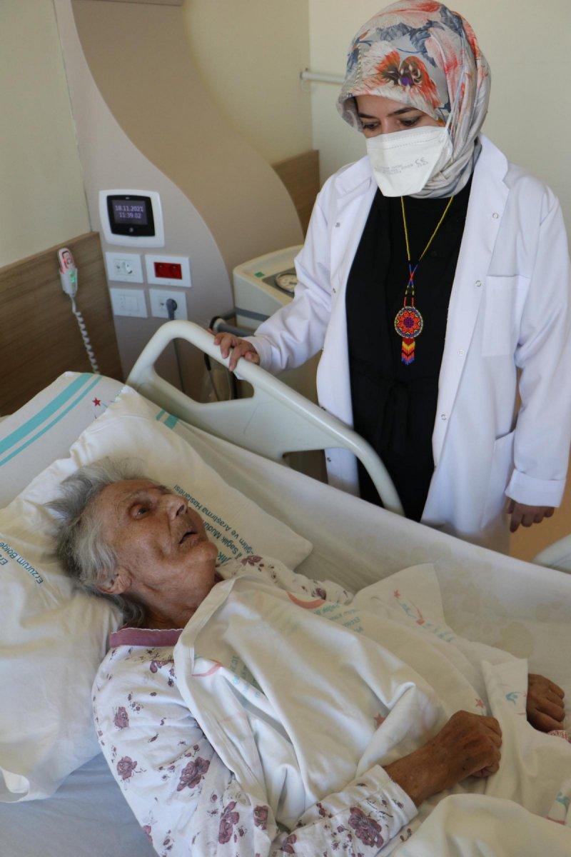 Erzurum'da 90 yaşında koronavirüsü yendi