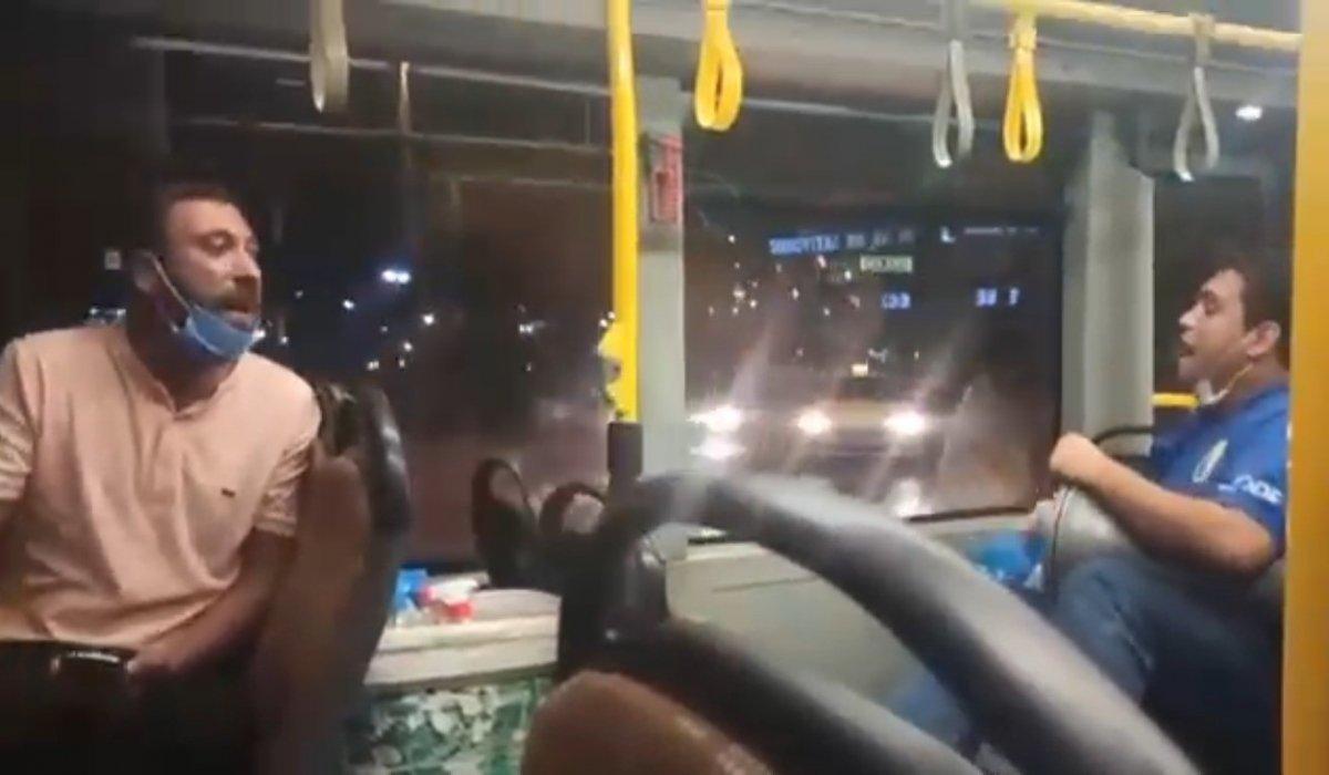 Antalya’da otobüs içinde darbukalı eğlence kamerada