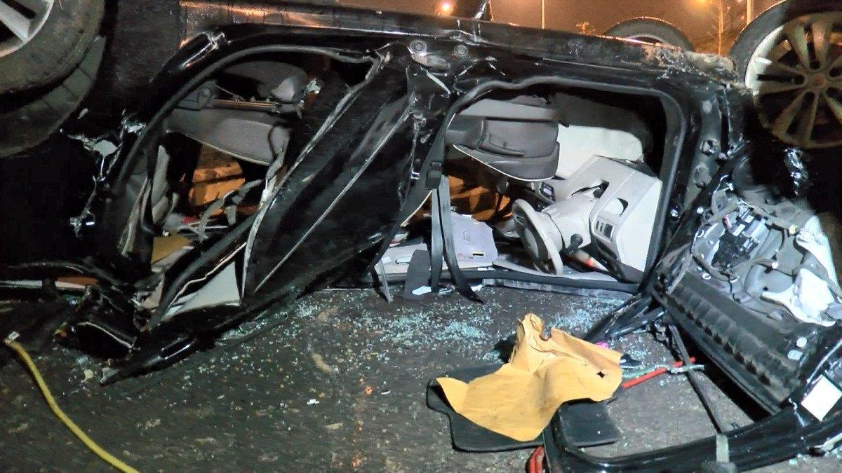 Pendik'te devrilen otomobilden anne ve kızı yaralı olarak kurtuldu