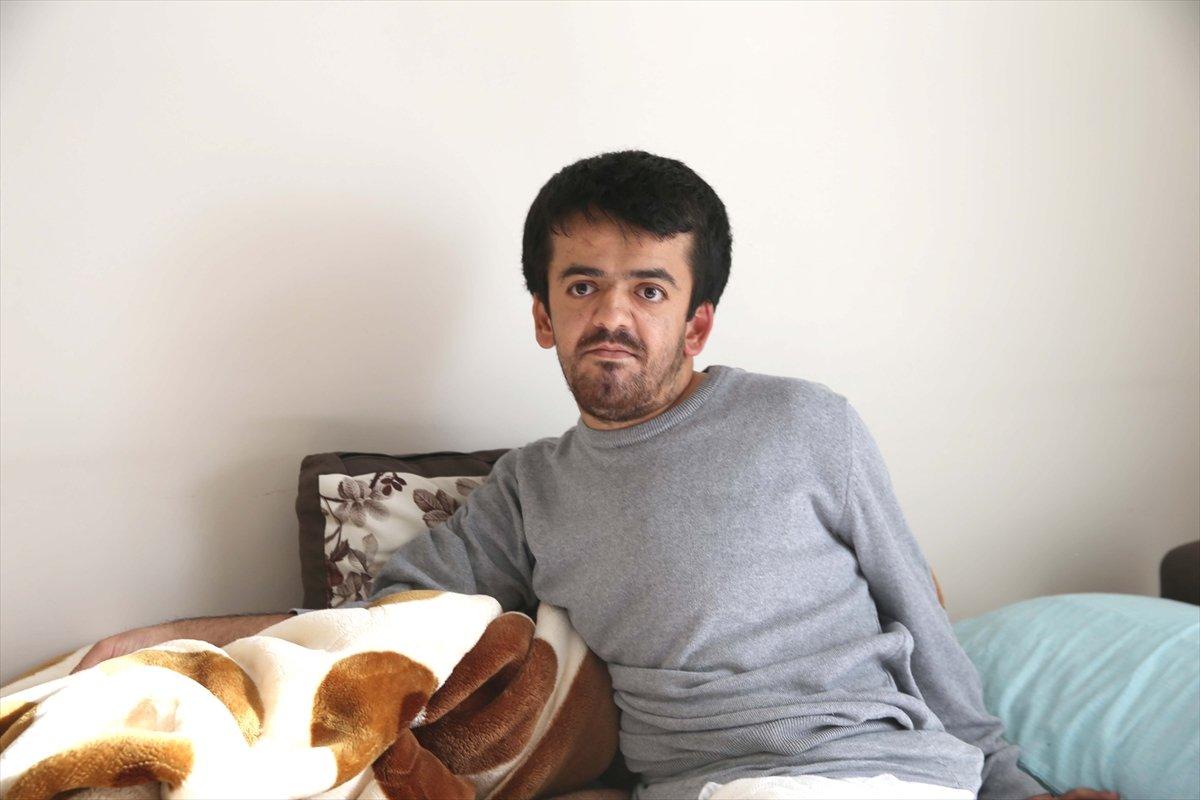 Diyarbakır'da mermer kemik hastası genç, tedavi için yardım bekliyor