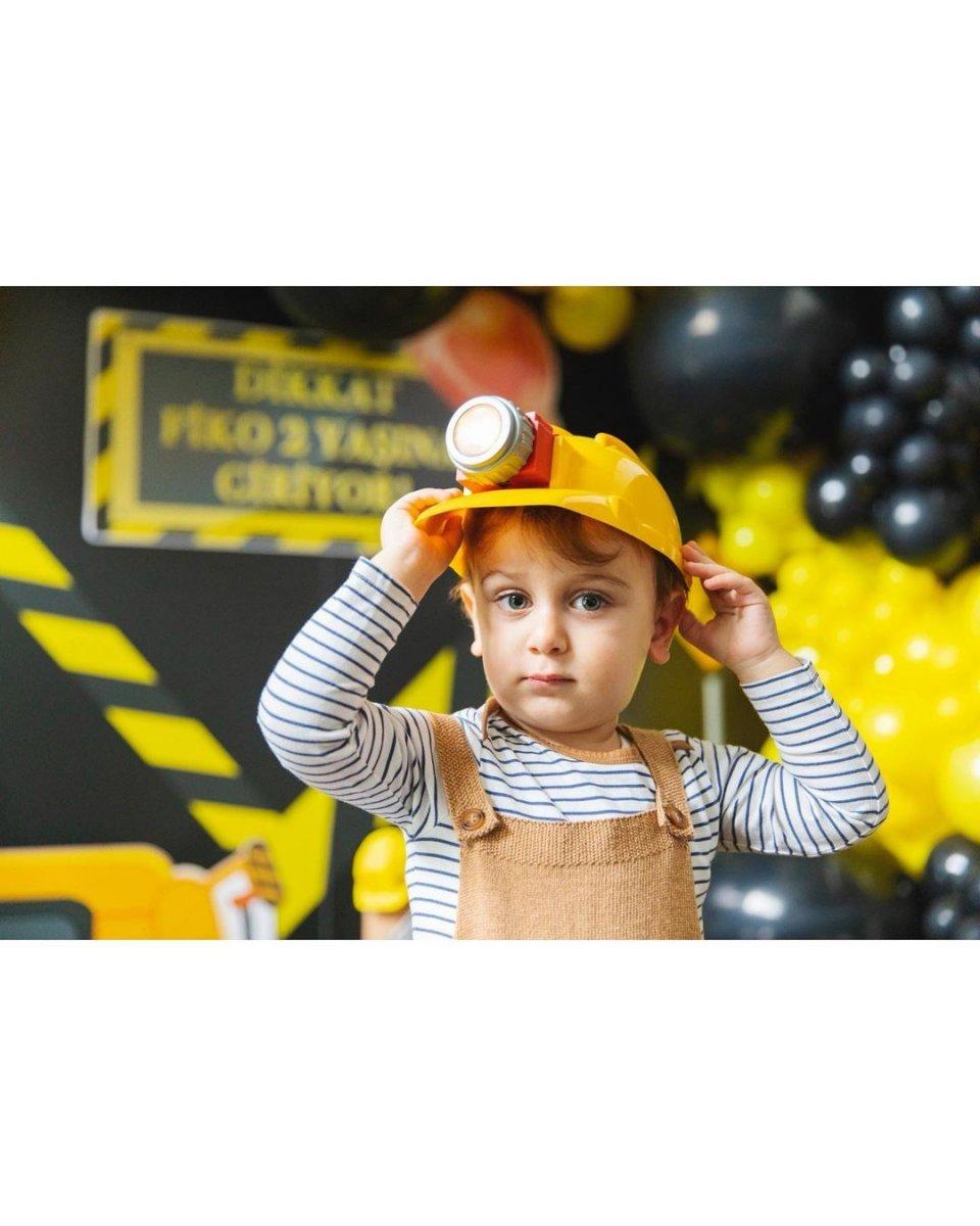 Hazal Kaya ve Ali Atay, oğulları Fikret Ali'nin doğum gününü kutladı