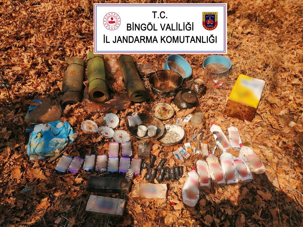 Bingöl’de, teröristlerin 6 sığınağı imha edildi