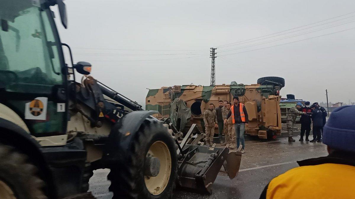 Hatay'da devrilen zırhlı araçtaki askerler yaralandı