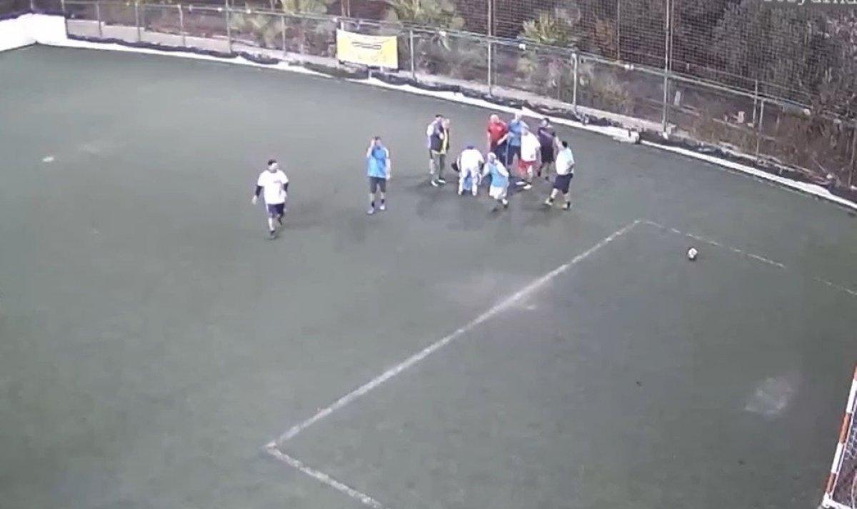 Gaziantep'te halı sahada kalp krizi geçiren adam vefat etti