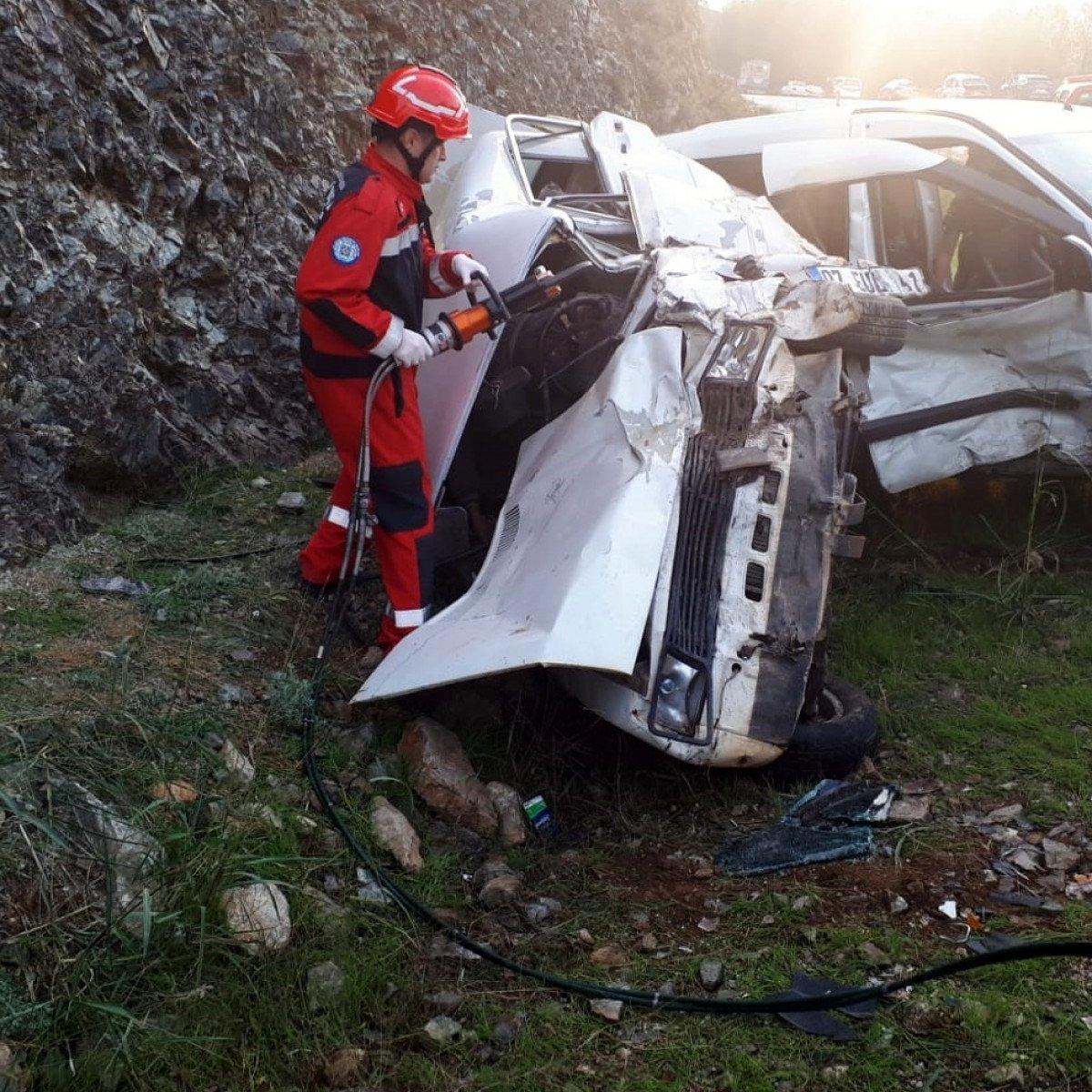 Muğla'da kamyonet ile otomobil çarpıştı: 1 ölü, 3 yaralı