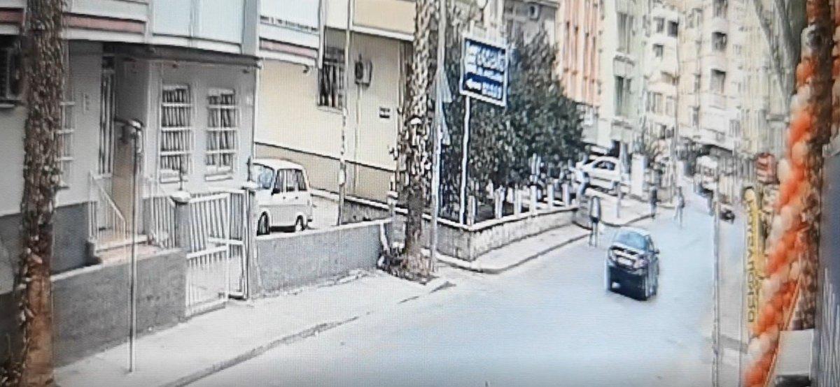 Mersin’de, kaldırımda yürüyen kadınlara çarpıp havaya savurdu