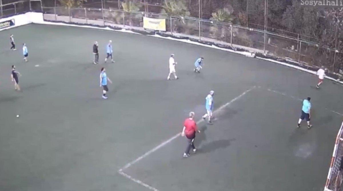 Gaziantep'te halı sahada kalp krizi geçiren adam vefat etti