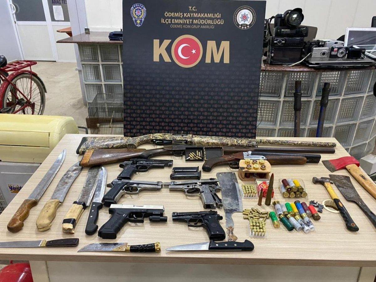 İzmir'de hırsızın evinde kamyonet dolusu çalıntı malzeme bulundu