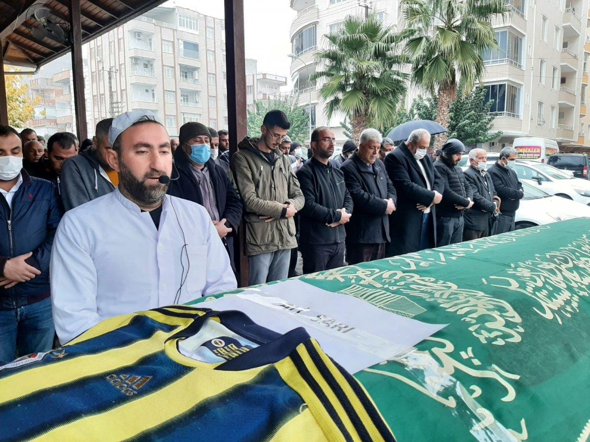 Gaziantep'te halı sahada kalp krizi geçiren adam vefat etti