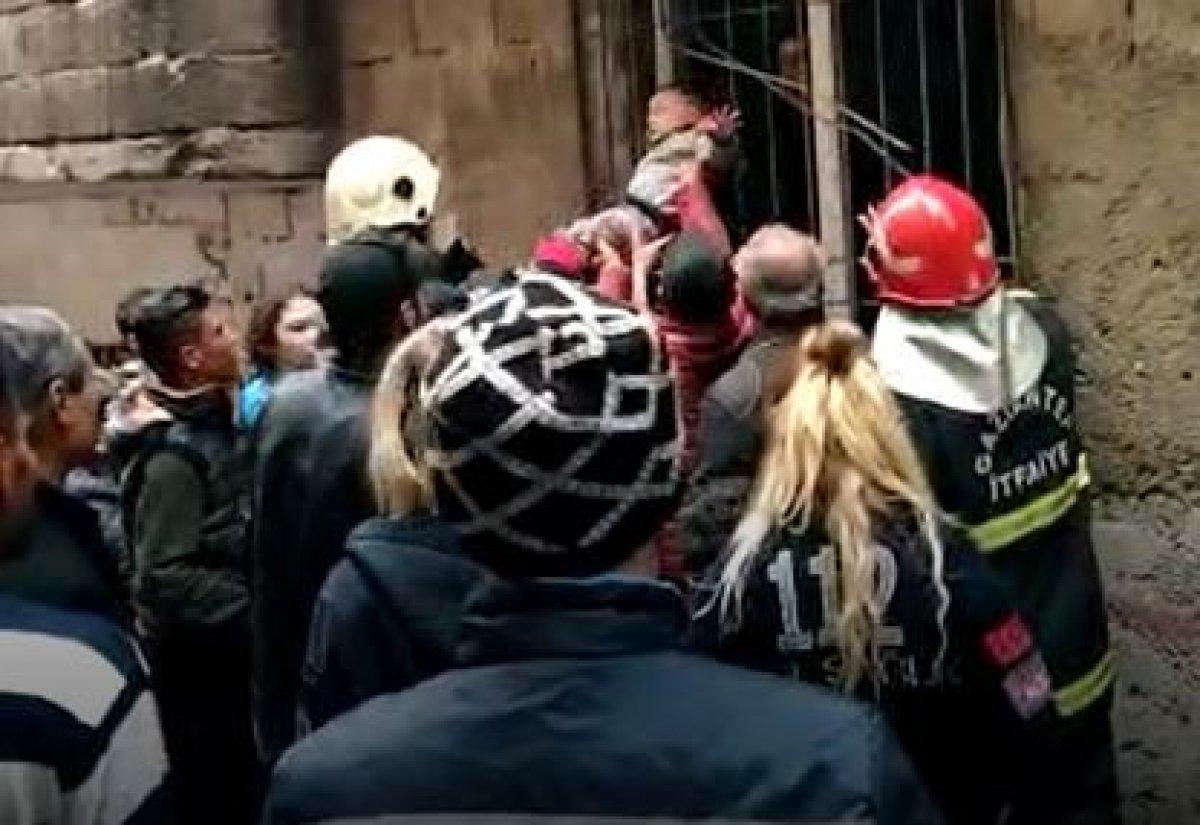 Gaziantep'te annenin çocuklarını kilitlediği evde yangın çıktı