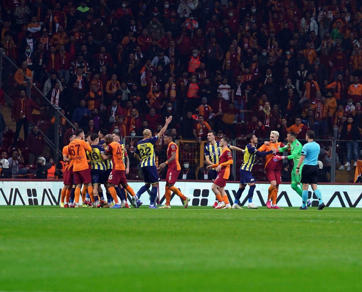 Derbide saha karıştı