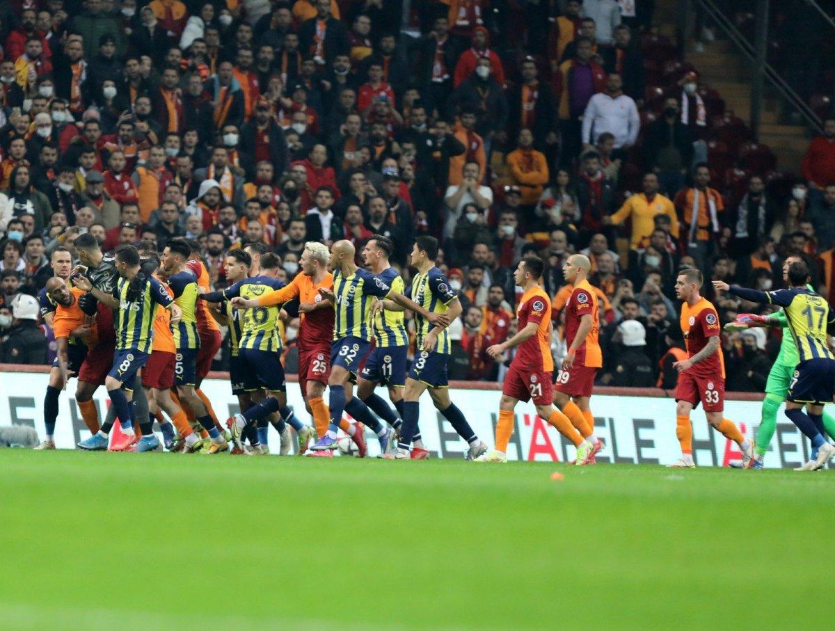 Derbide saha karıştı