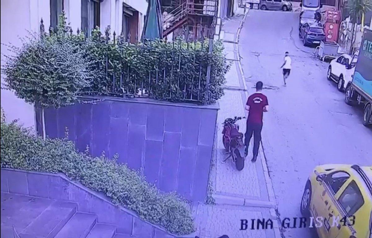 Beyoğlu'nda çanta çalan hırsız gasbedildi