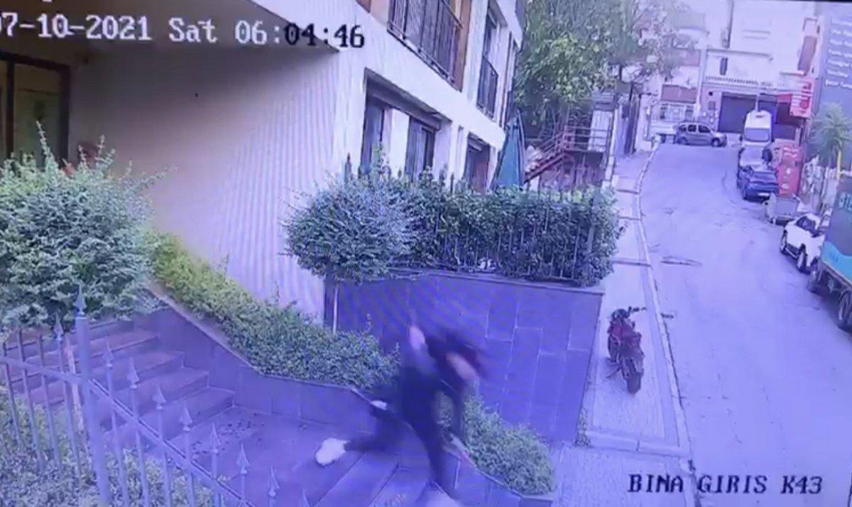 Beyoğlu'nda çanta çalan hırsız gasbedildi