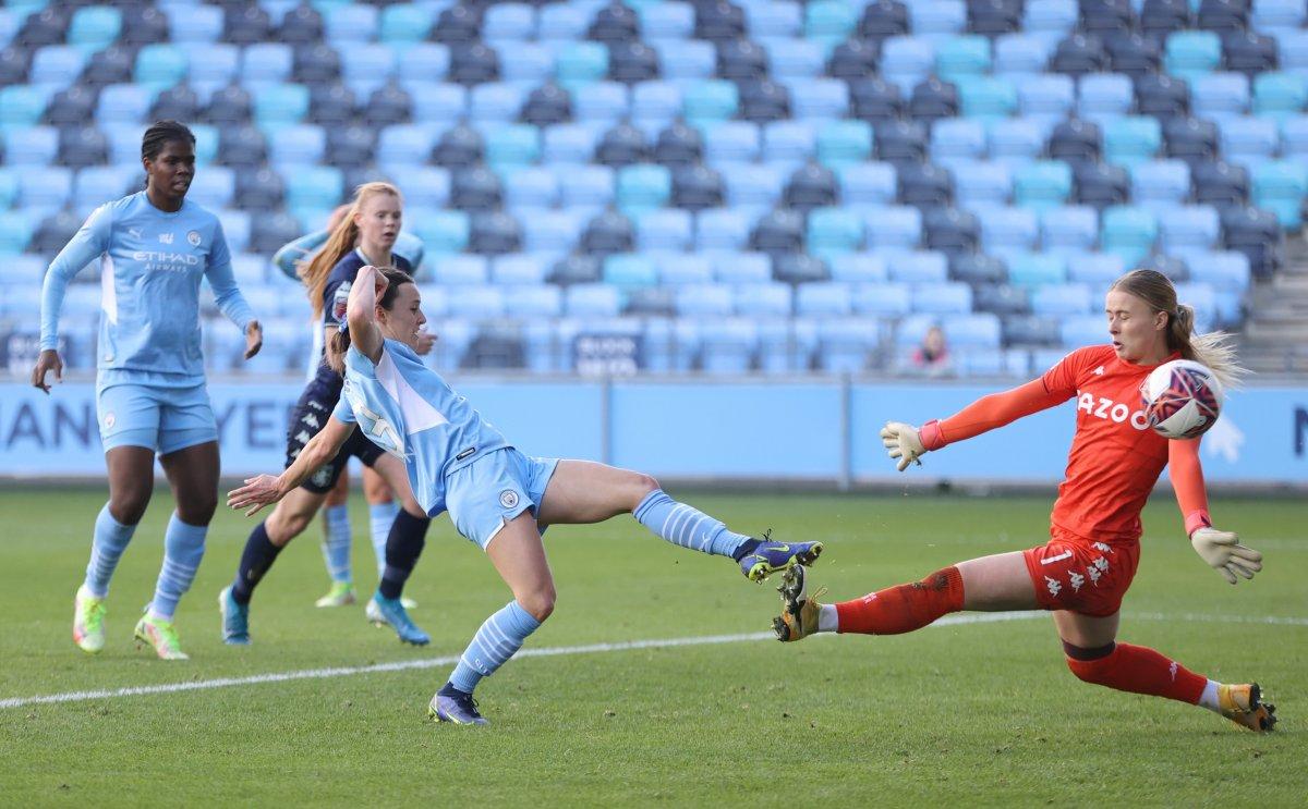 Kadın futbolcunun top toplayıcıyla imtihanı